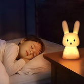 VEILLEUSE PETIT LAPIN REVÊUR | Douce Lumière 7 Couleurs